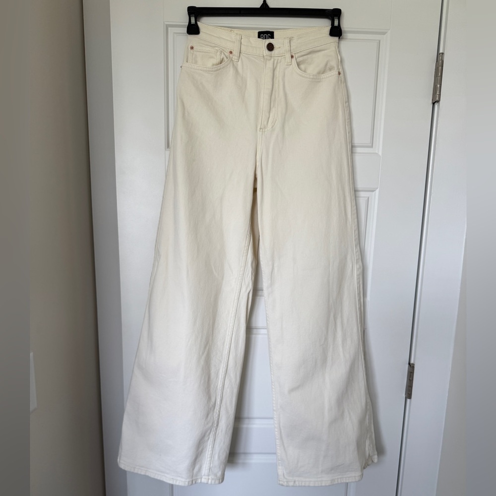 Elegant Cream Wide-Leg Jeans